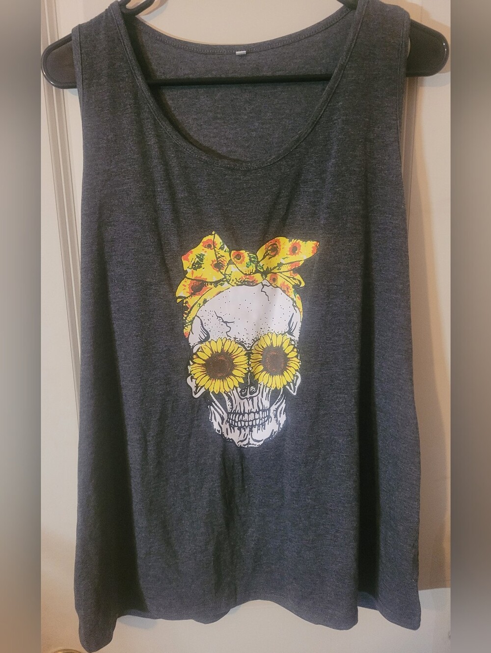 Women's Grey Skull Sunflower Graphic Tank Top - Size 2xl
